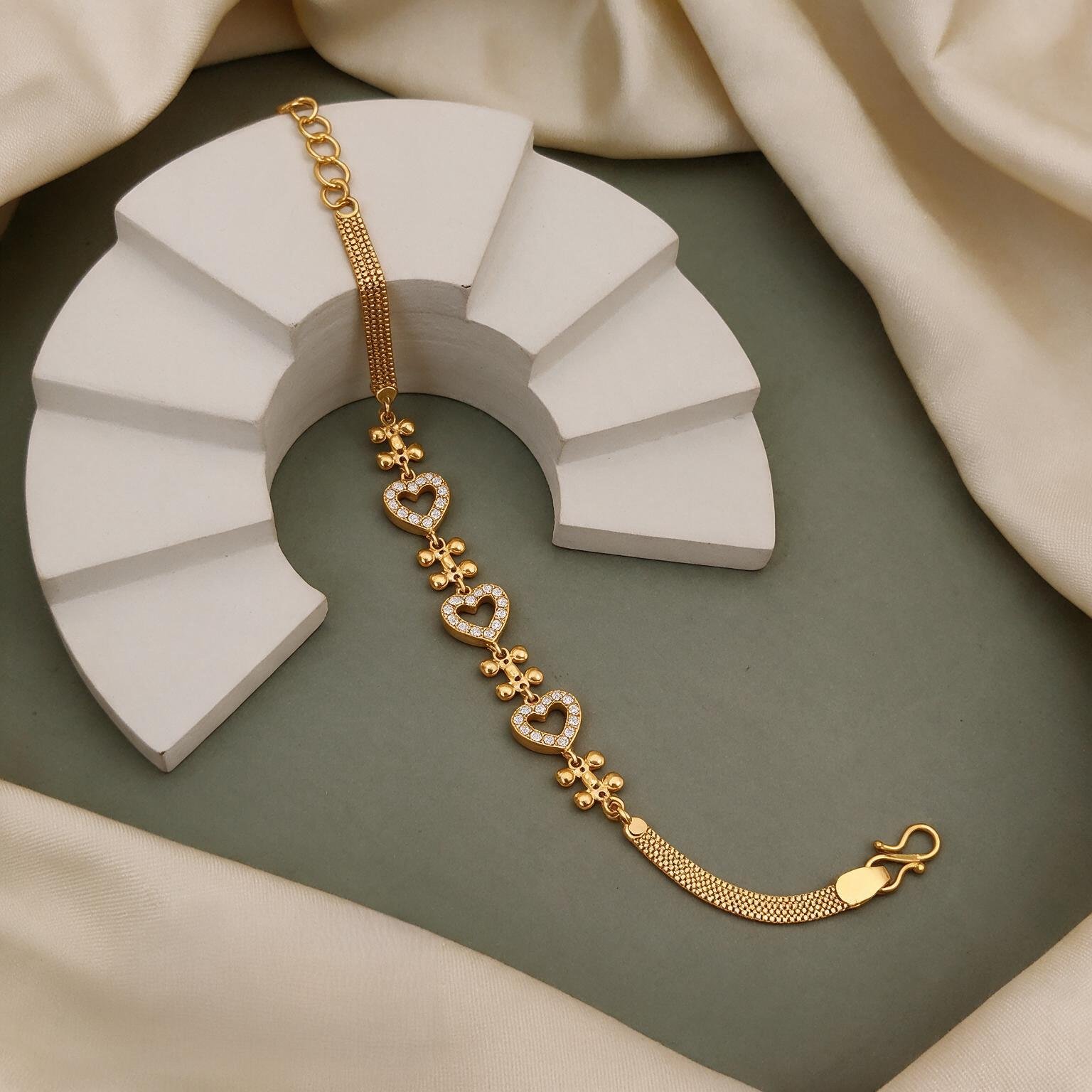 Studded Heart Bracelet | SR Gold Wale