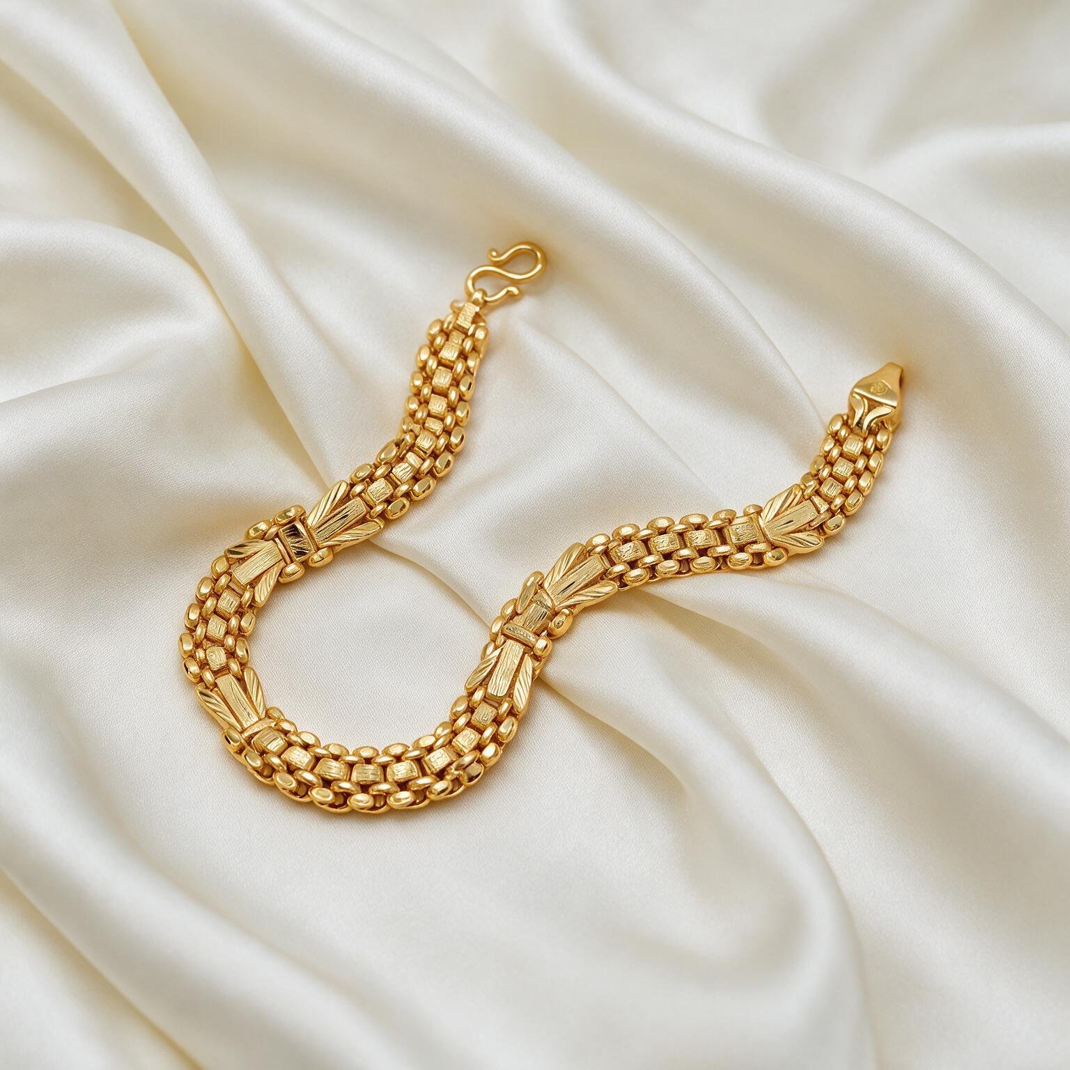 Men’s Kada Bracelet – Best Gold Bracelet for Men | SR Gold Wale